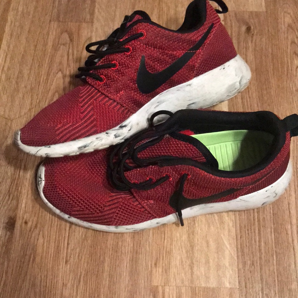 Nike roshe runs